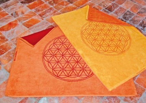 Blume des Lebens Badematte aus Biobaumwolle Sonnengruß/Korallel Größe 69 × 90 cm